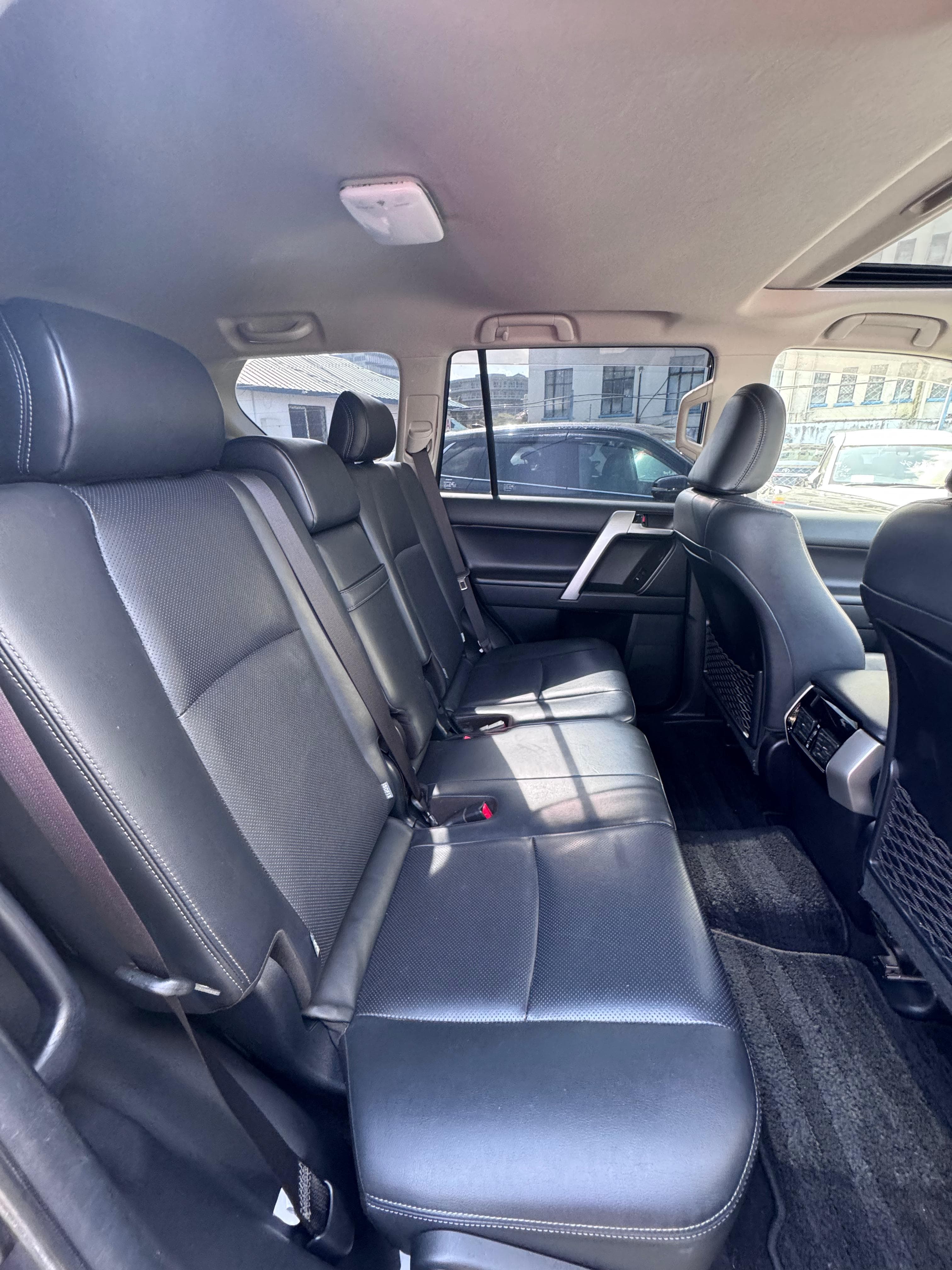 Toyota Landcruiser Prado TZ-G thumbnail 12