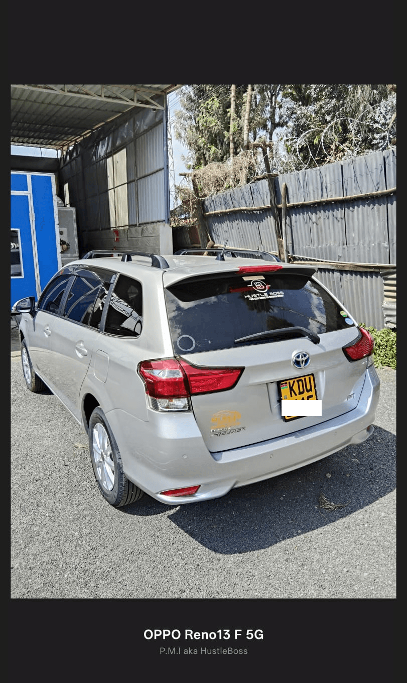 Toyota Fielder Hybrid thumbnail 2