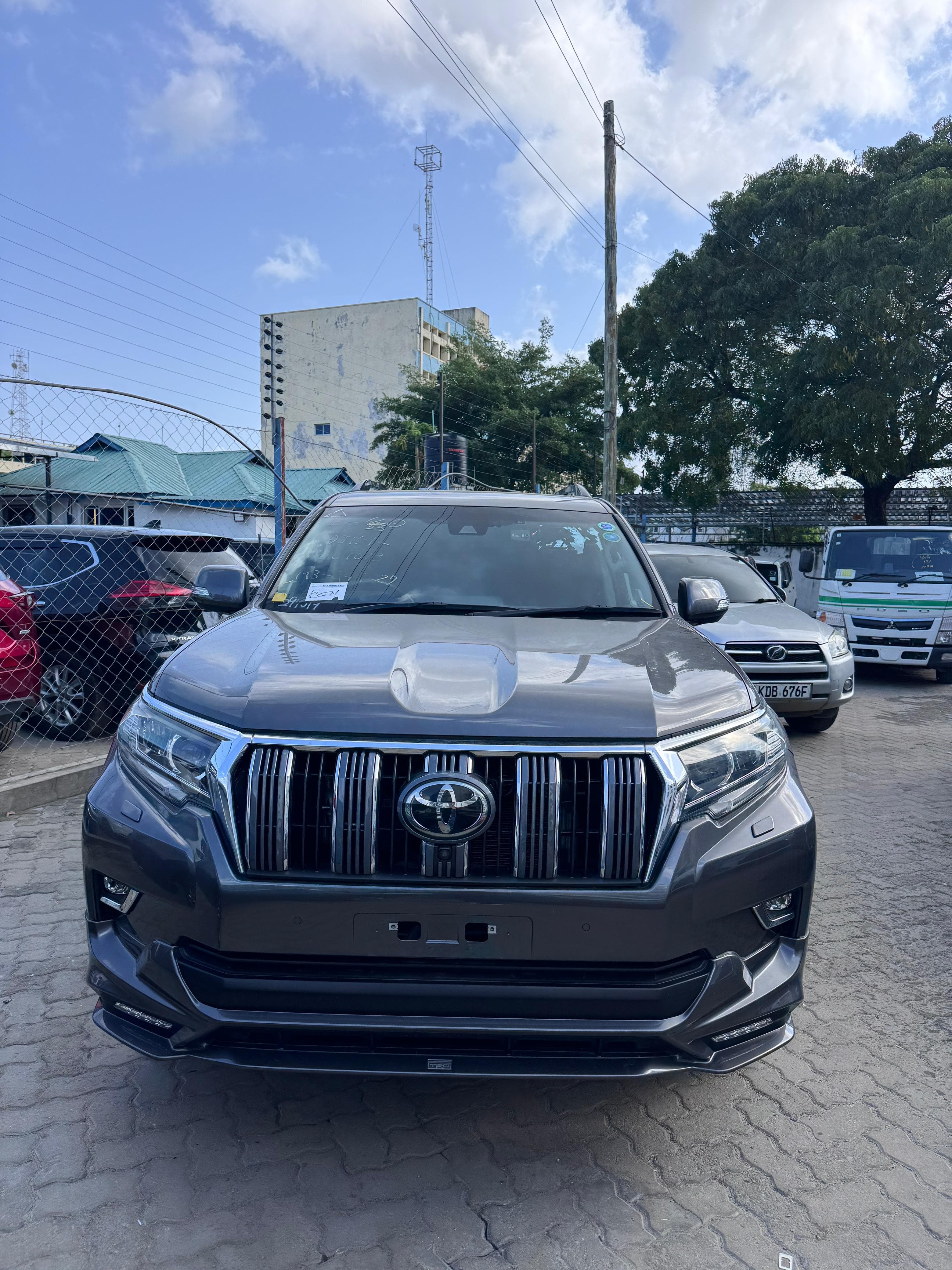 Toyota Landcruiser Prado TZ-G - View 1