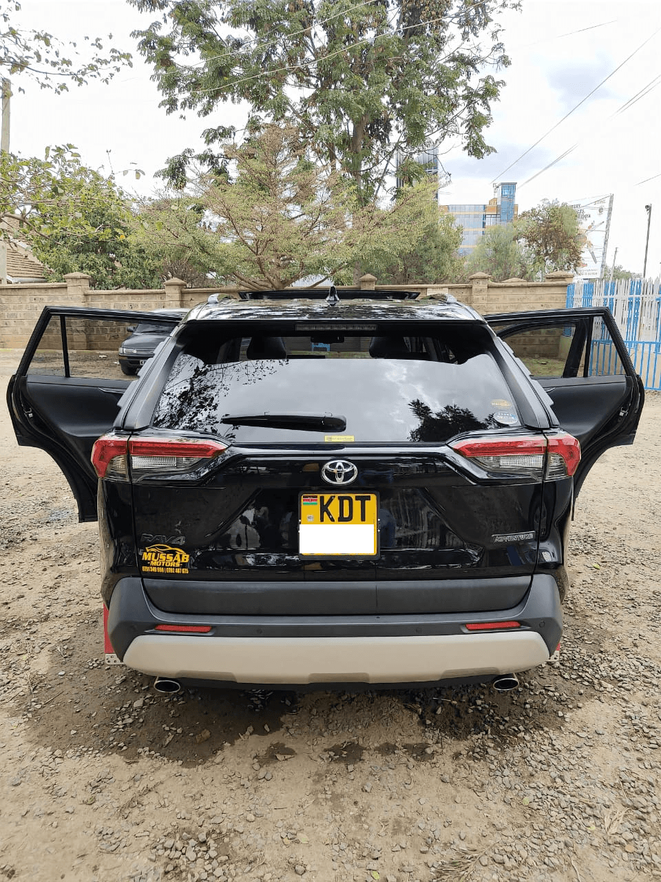 Toyota Rav 4 Adventure thumbnail 3