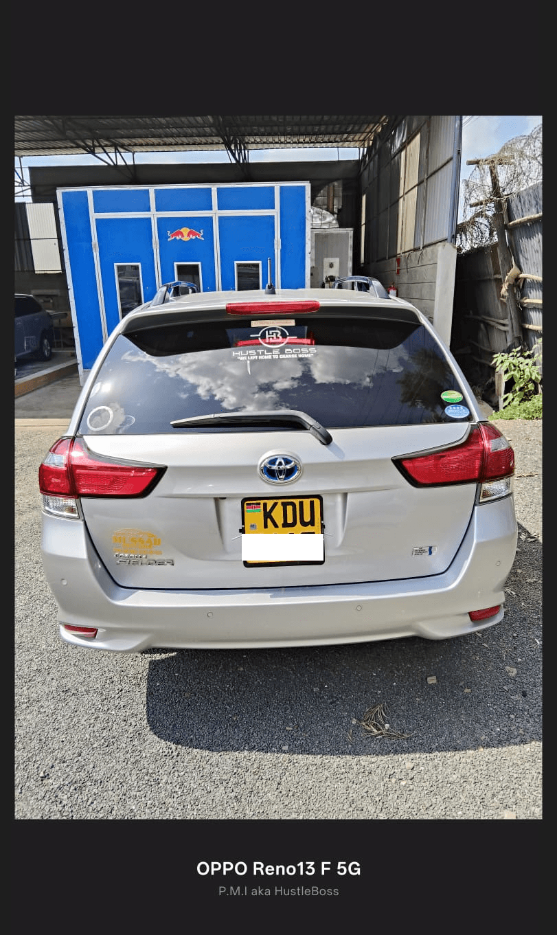 Toyota Fielder Hybrid thumbnail 3