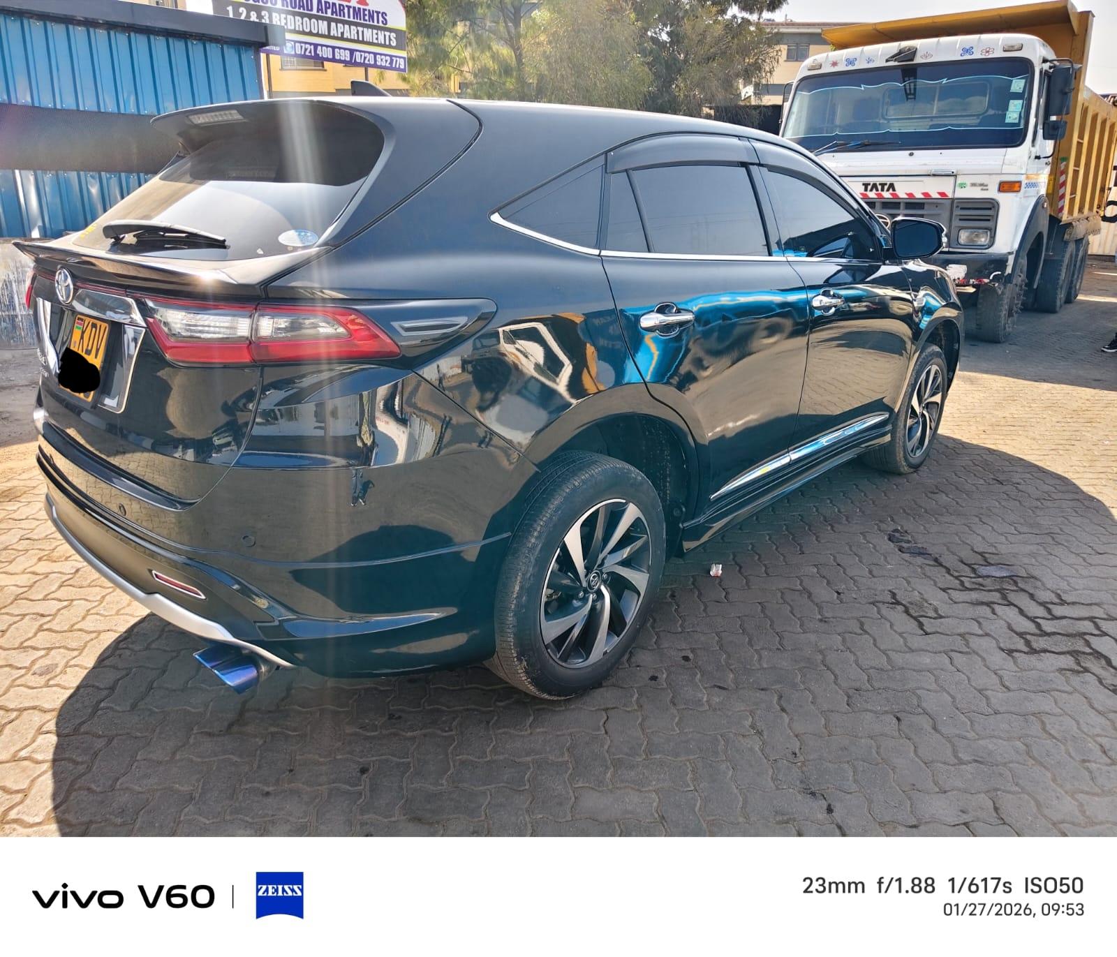 Toyota Harrier thumbnail 4