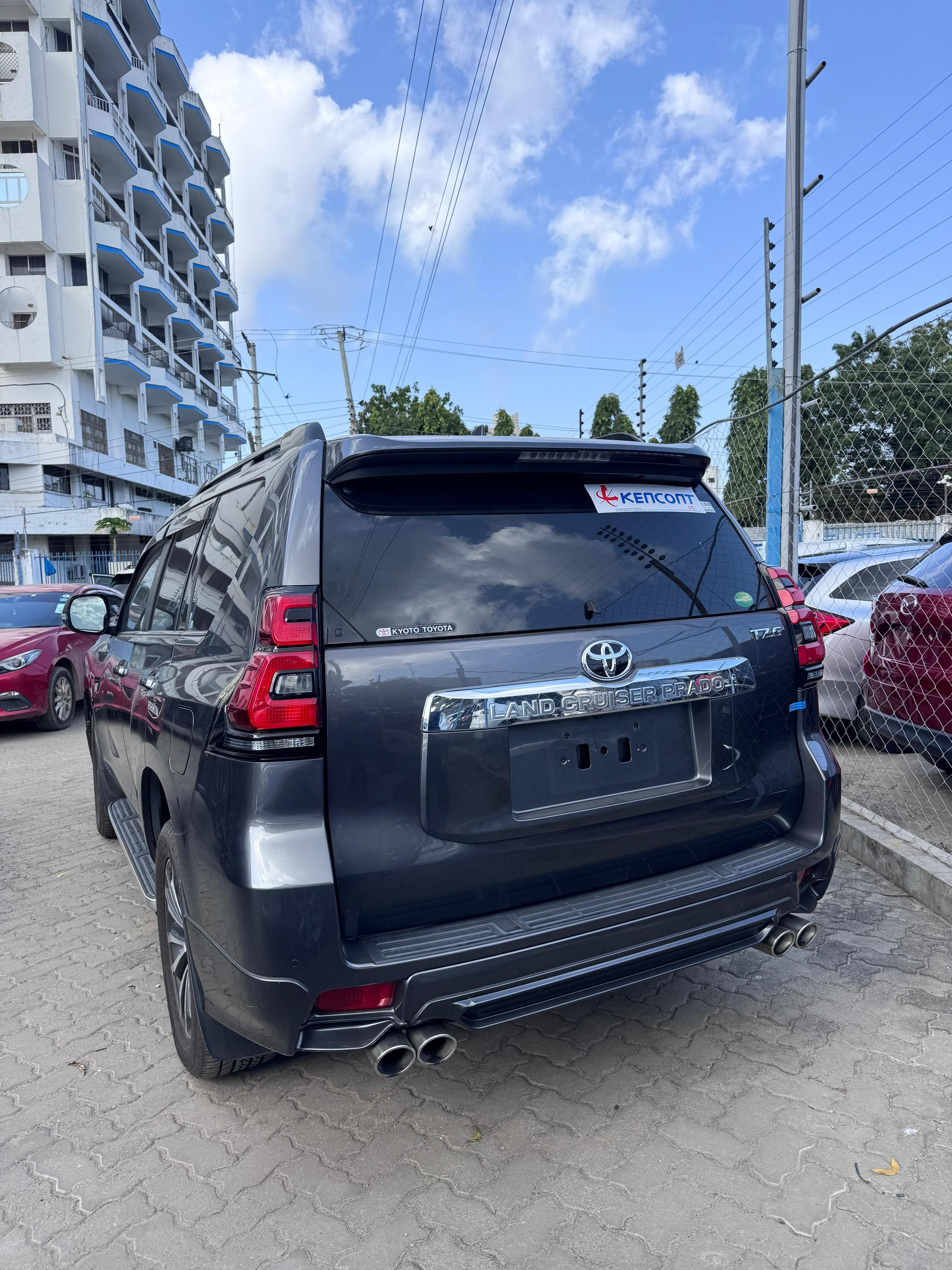 Toyota Landcruiser Prado TZ-G thumbnail 5