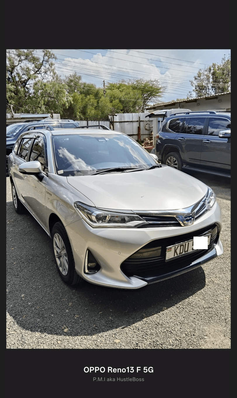 Toyota Fielder Hybrid thumbnail 6