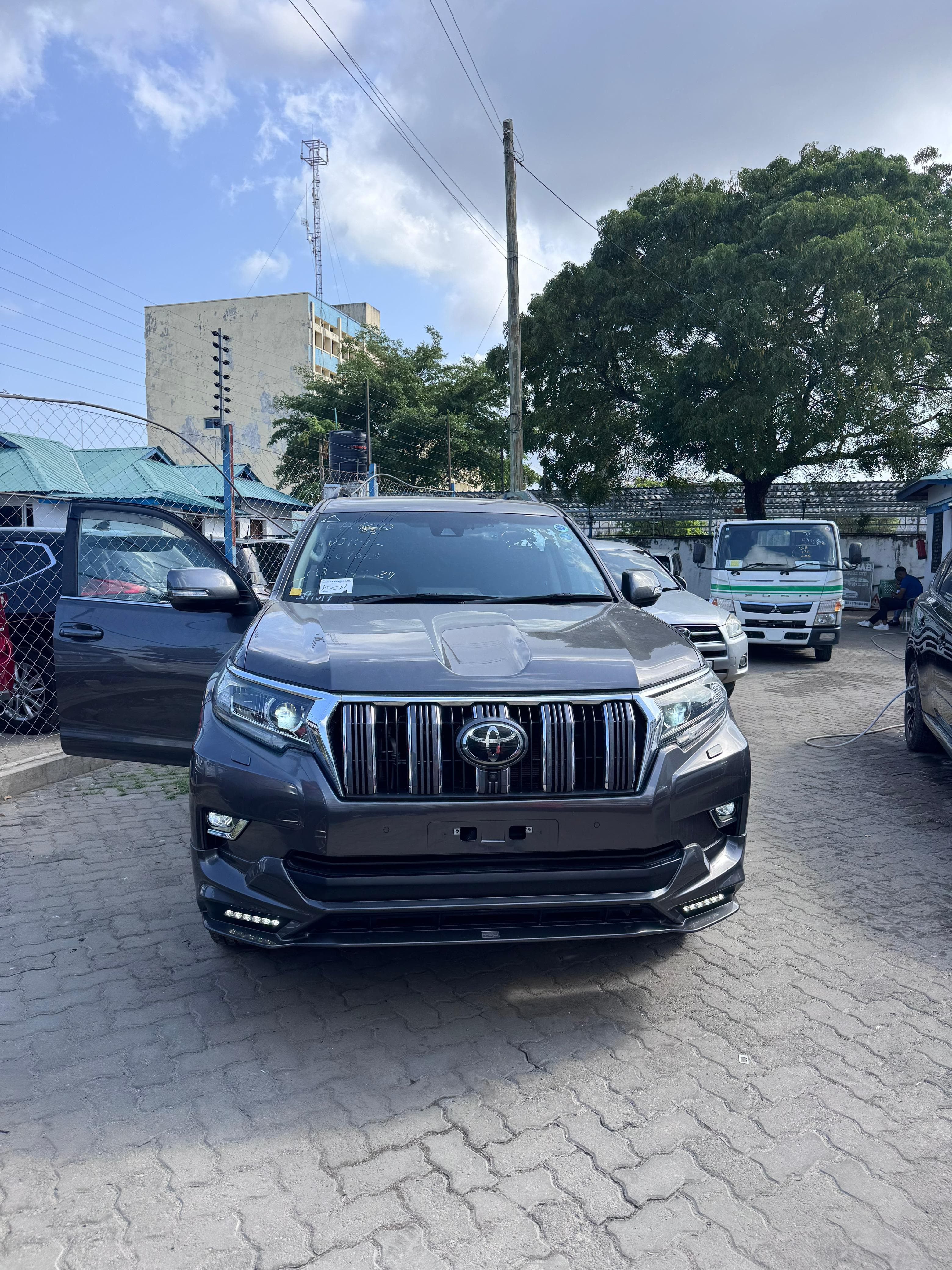 Toyota Landcruiser Prado TZ-G thumbnail 7