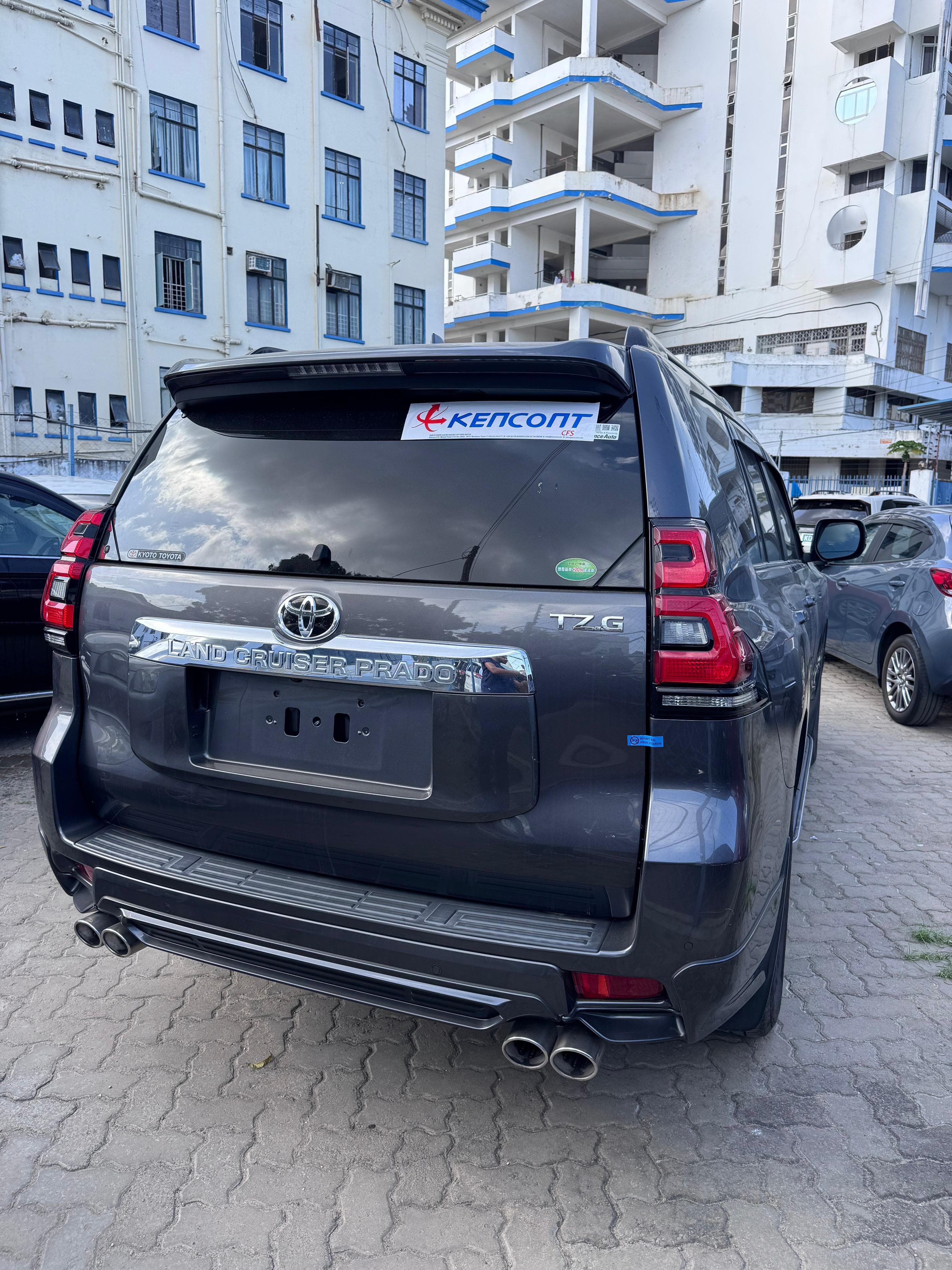 Toyota Landcruiser Prado TZ-G thumbnail 9